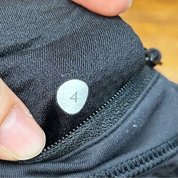 Lululemon crop leggings - Picture 2 of 4